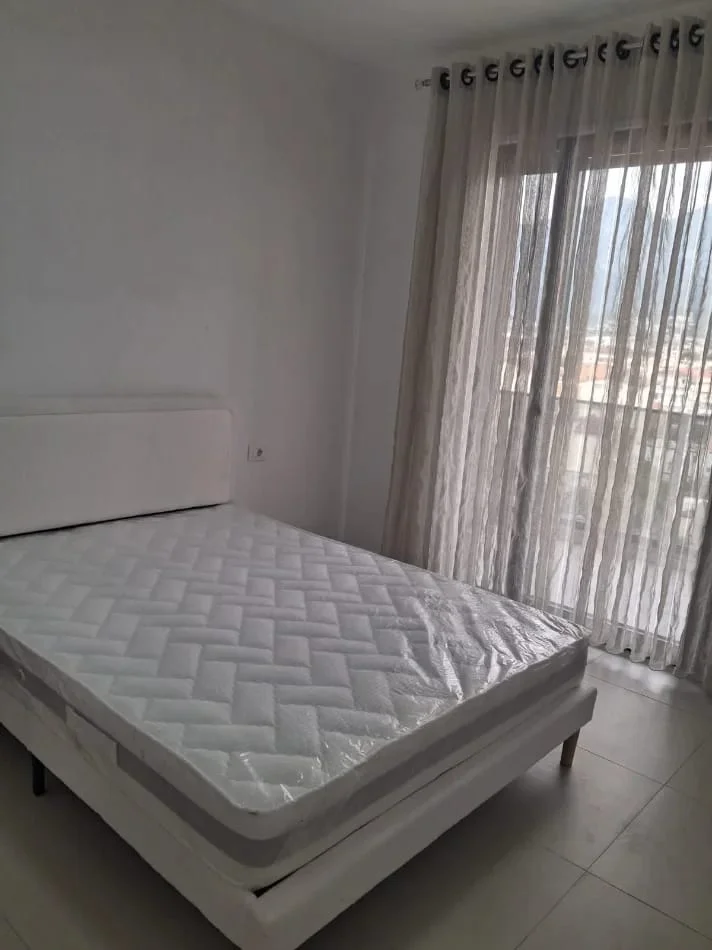 Tirane, jepet me qera apartament 1+1+Ballkon Kati 6, 60 m² 450 € (5 Maj)