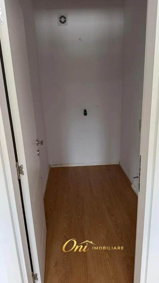 Tirane, jepet me qera apartament 2+1 Kati 5, 100 m² 550 € (AFER QSUT)