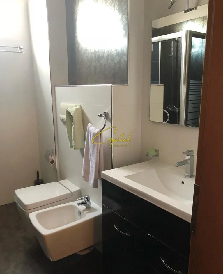 Tirane, jepet me qera apartament 2+1 Kati 5, 90 m² 650 € (RRUGA E DIBRES)