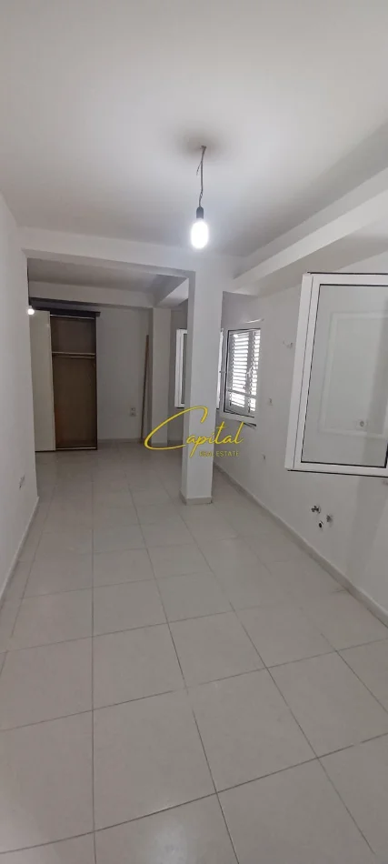 Tirane, jepet me qera zyre Kati 2, 120 m² 400 € (XHAMLLIKU)