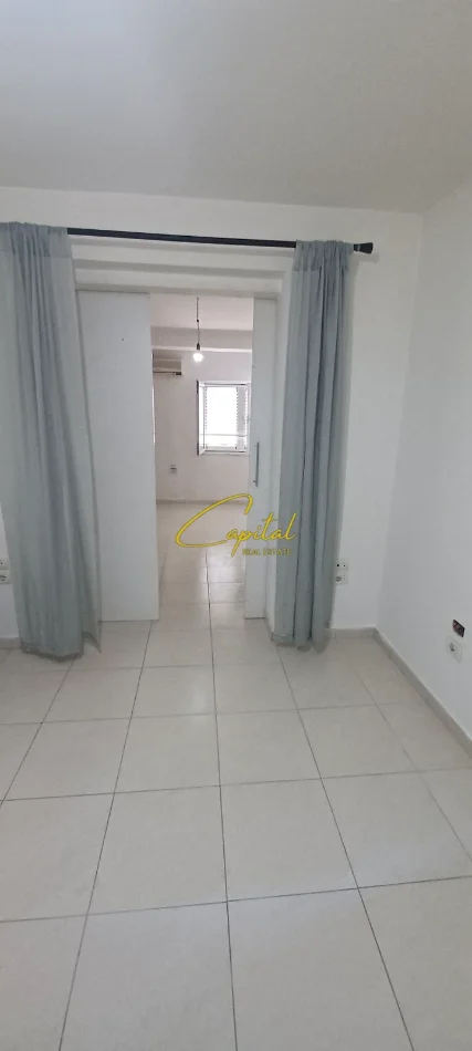 Tirane, jepet me qera apartament 3+1 Kati 2, 120 m² 350 € (XHAMLLIKU)