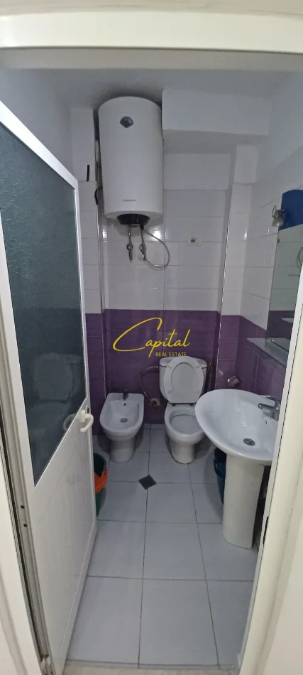 Tirane, jepet me qera zyre Kati 2, 120 m² 400 € (XHAMLLIKU)