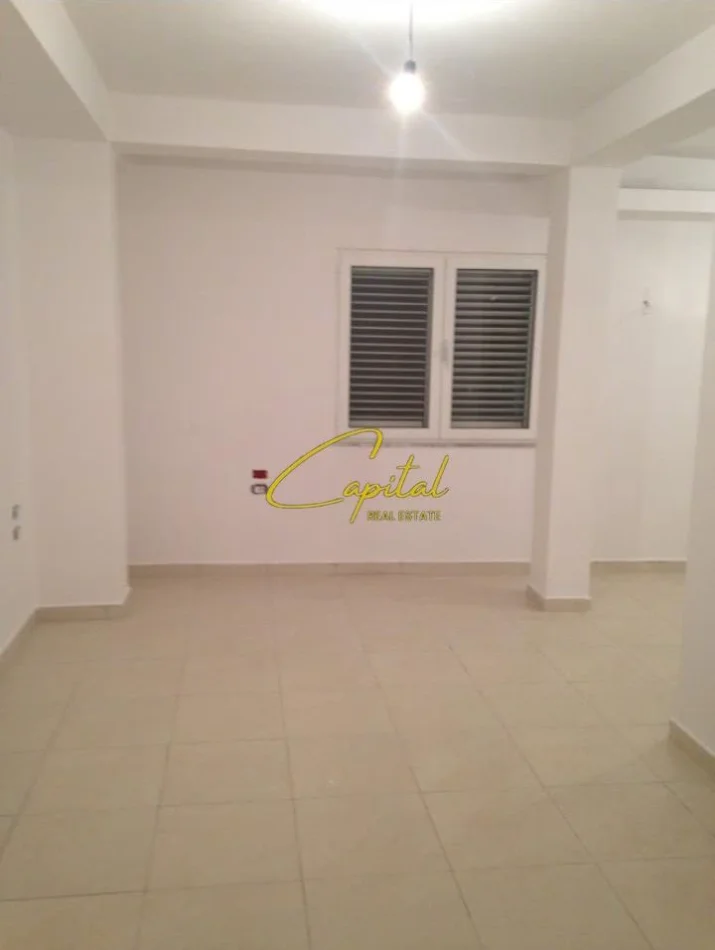 Tirane, jepet me qera zyre Kati 2, 120 m² 400 € (XHAMLLIKU)