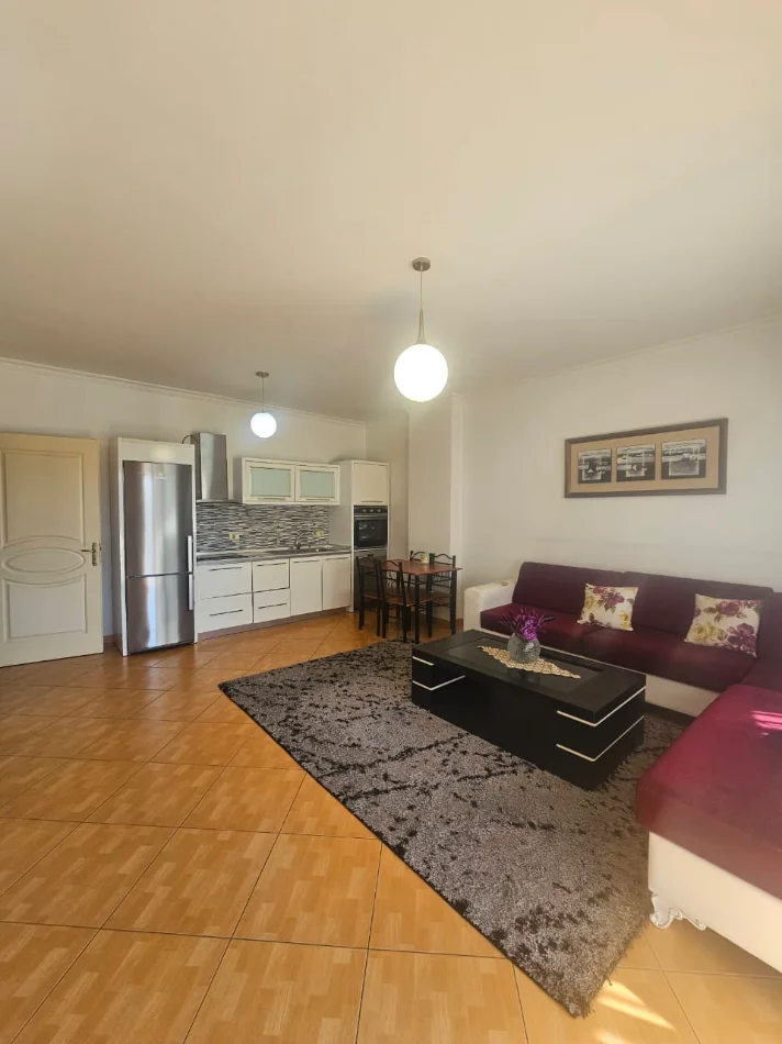 Tirane, jepet me qera apartament 2+1+Ballkon Kati 3, 98 m² 570 € 