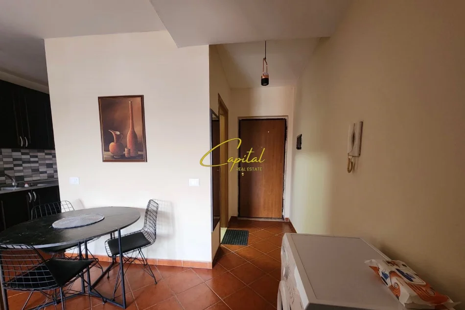 Tirane, jepet me qera apartament 1+1 Kati 9, 65 m² 450 € (PALLATI ME SHIGJETA)
