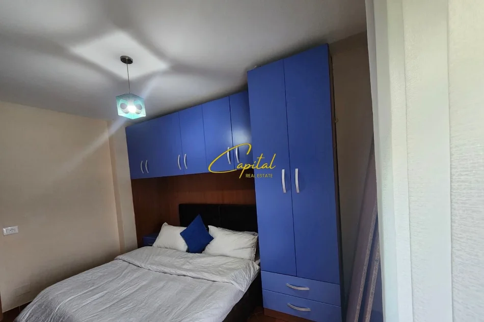 Tirane, jepet me qera apartament 1+1 Kati 9, 65 m² 450 € (PALLATI ME SHIGJETA)