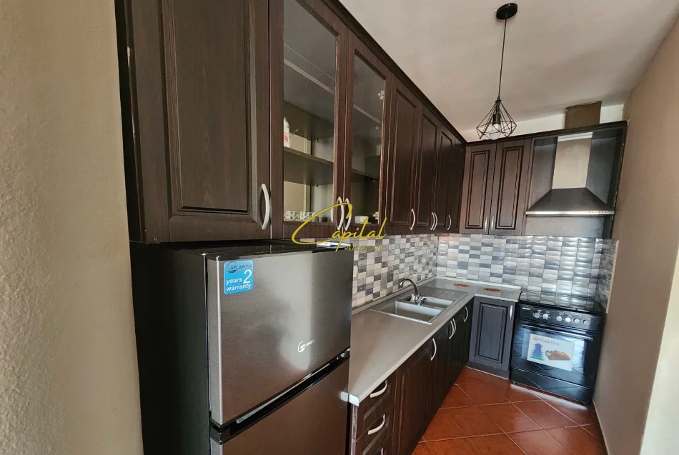 Tirane, jepet me qera apartament 1+1 Kati 9, 65 m² 450 € (PALLATI ME SHIGJETA)