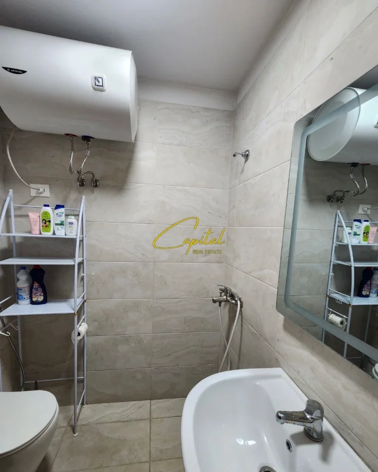 Tirane, jepet me qera apartament 1+1 Kati 9, 65 m² 450 € (PALLATI ME SHIGJETA)