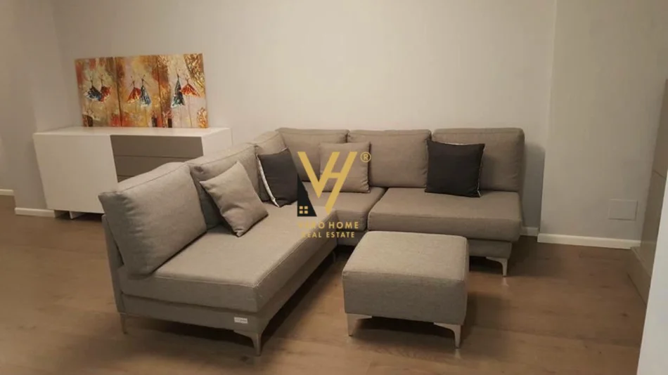 Tirane, jepet me qera apartament 1+1+Ballkon Kati 3, 79 m² 950 € (BLLOK)