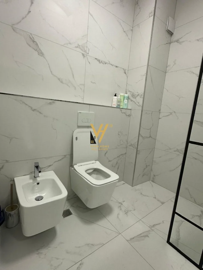 Tirane, jepet me qera zyre Kati 4, 77 m² 700 € (MYSLYM SHYRI)