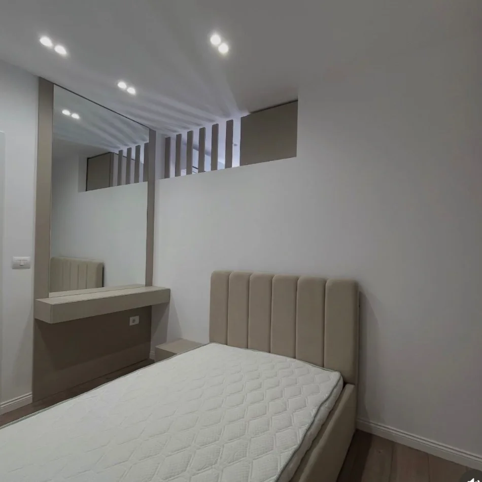Tirane, jepet me qera apartament 2+1+Ballkon , 85 m² 900 € (Zogu i Zi)