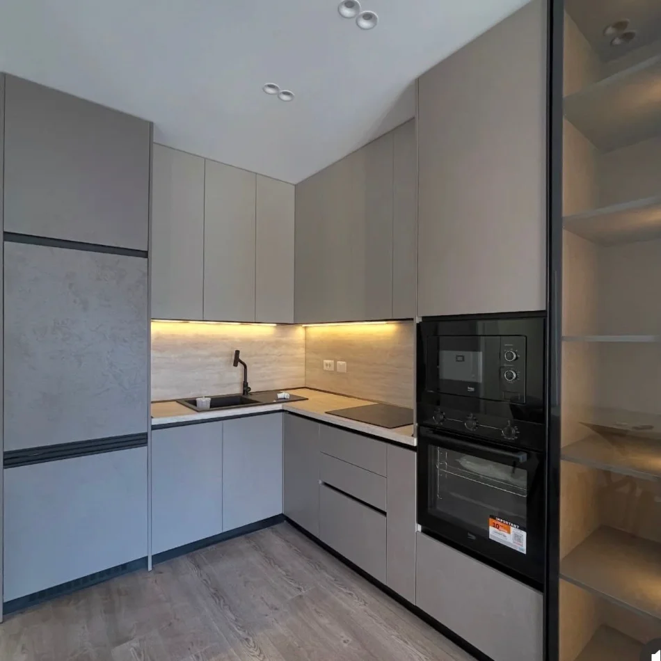 Tirane, jepet me qera apartament 2+1+Ballkon , 85 m² 900 € (Zogu i Zi)