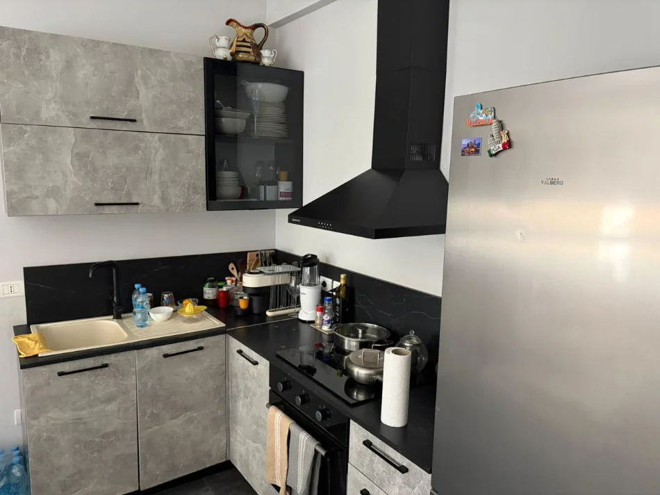 Tirane, jepet me qera apartament 1+1 Kati 6, 60 m² 600 € (JURIDIKU)