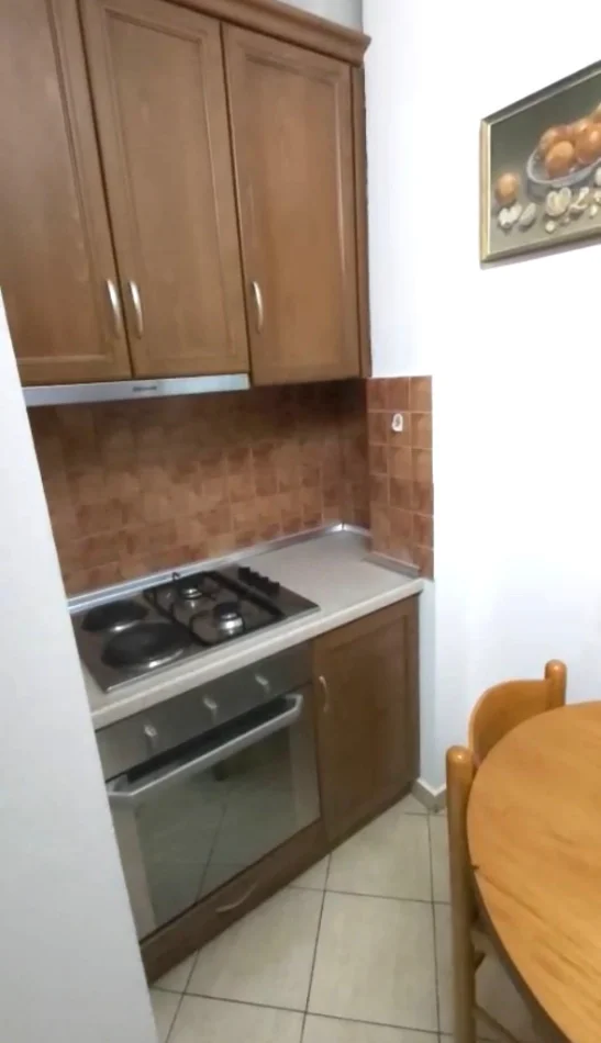 Jepet me qera 1+1 ne Ali Dem , afer Big Market , me vlere 400 Euro