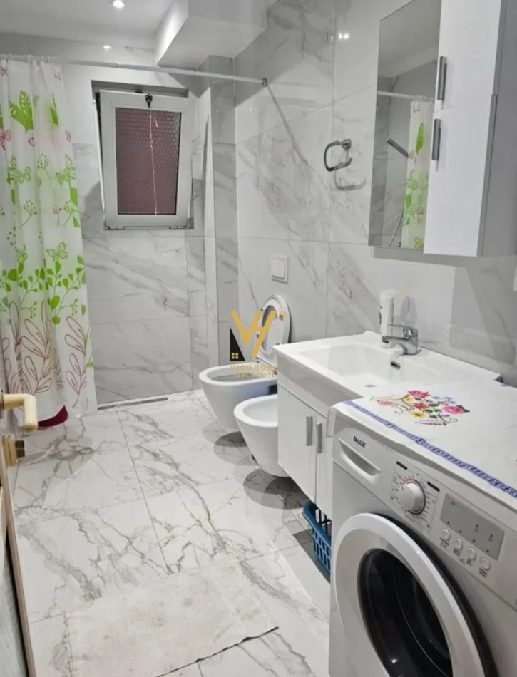 Tirane, jepet me qera apartament 2+1+Ballkon Kati 4, 90 m² 620 € (BULEVARDI ZOGU I PARE)
