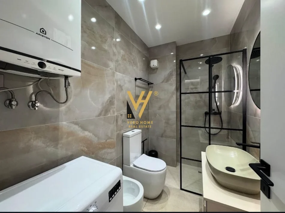 Tirane, jepet me qera apartament 2+1+Ballkon Kati 5, 110 m² 920 € (SELVIA)
