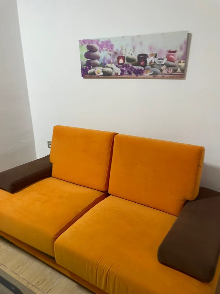 Jepet me qera 1+1 tek Vilat Gjermane ,Rruga 3 Vellezerit me vlere 300 Euro