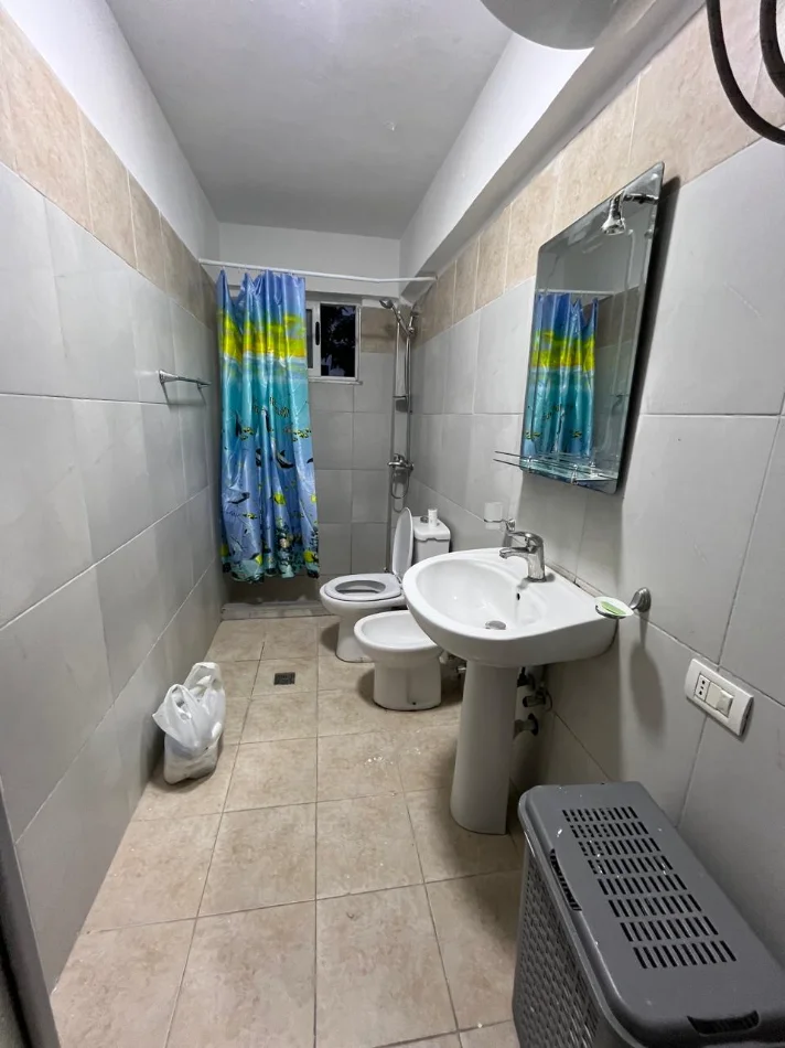 Jepet me qera hyrje private 1+1 pas Kupoles, me vlere 400 Euro