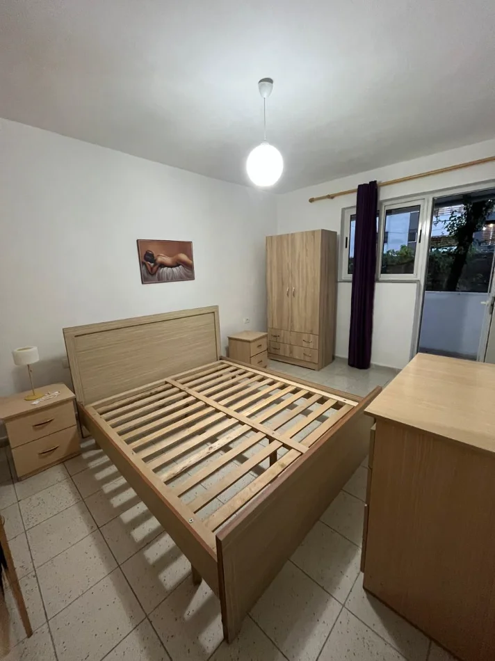 Jepet me qera hyrje private 1+1 pas Kupoles, me vlere 400 Euro