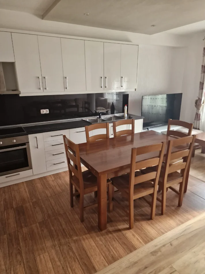 Tirane, jepet me qera apartament 2+1 Kati 4, 100 m² 530 € (Rruga Ali Beshiri,tek Shkolla Kico Blushi)