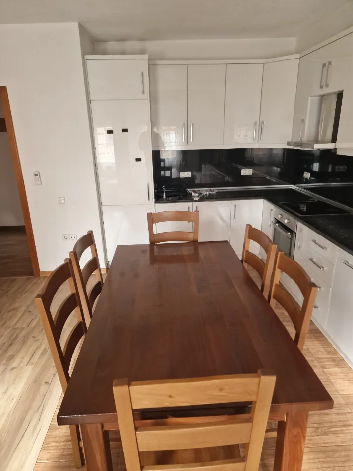 Tirane, jepet me qera apartament 2+1 Kati 4, 100 m² 530 € (Rruga Ali Beshiri,tek Shkolla Kico Blushi)
