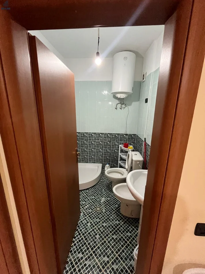 Tirane, shitet apartament 1+1 Kati 4, 65 m² 115.000 € (Astir)