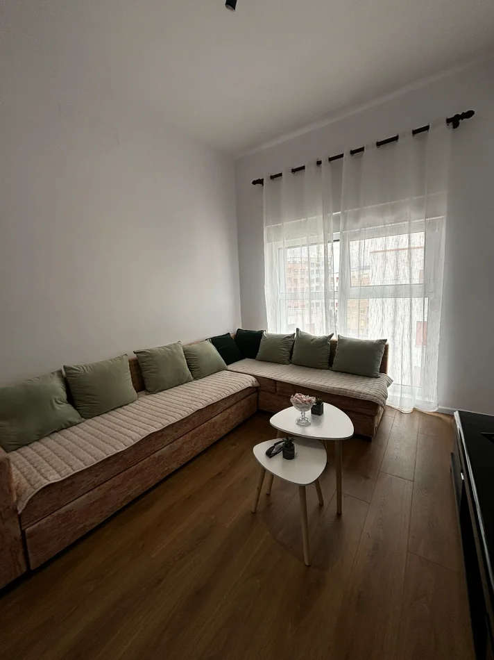 Tirane, jepet me qera apartament 2+1 Kati 7, 111 m² 500 € (ALI DEM , REZIDENCA KADIU)