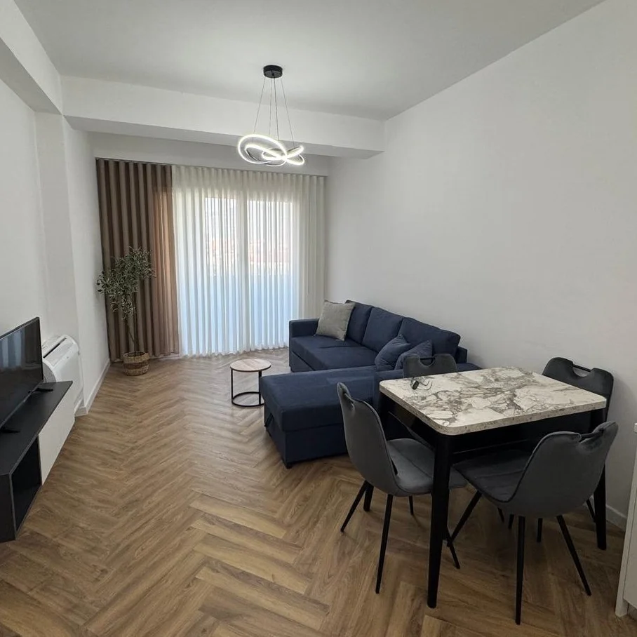 Tirane, jepet me qera apartament 1+1+Ballkon , 70 m² 600 € (Golden Park 3)