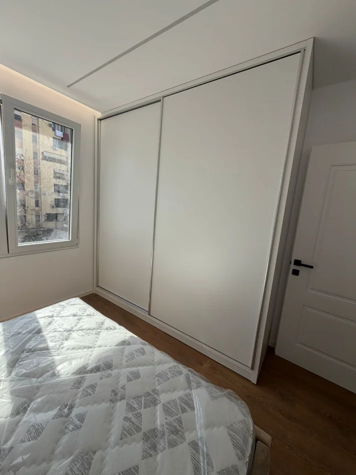 Tirane, jepet me qera apartament 1+1+Ballkon Kati 3, 61 m² 700 € (21 Dhjetori)