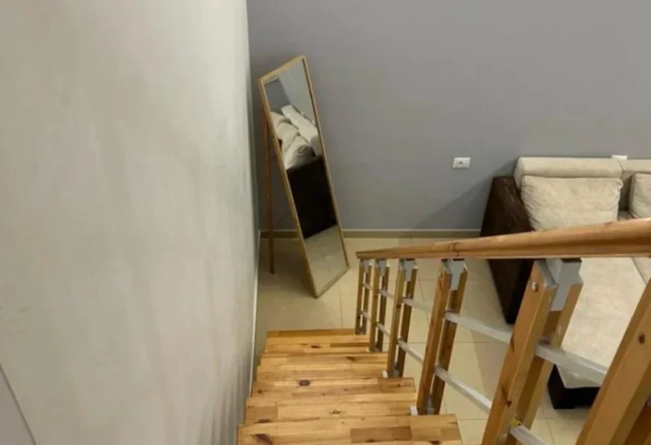 Shqiperi, jepet me qera apartament duplex 1+1+Ballkon Kati 6, 65 m² 430 € (KODRA E DIELLIT)