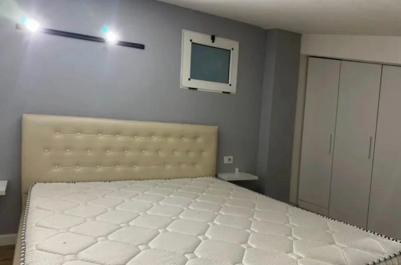 Shqiperi, jepet me qera apartament duplex 1+1+Ballkon Kati 6, 65 m² 430 € (KODRA E DIELLIT)