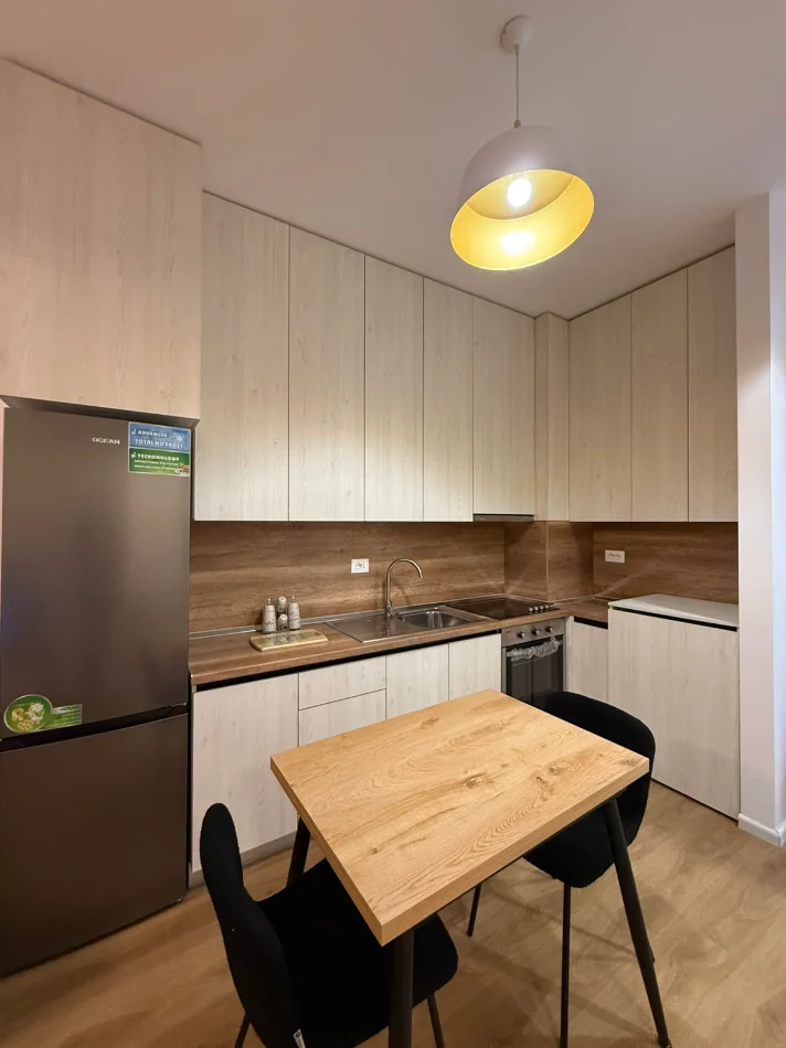 Tirane, jepet me qera apartament 1+1 Kati 3, 50 m² 400 € (Ali Demi, Kompleksi Kadiu)