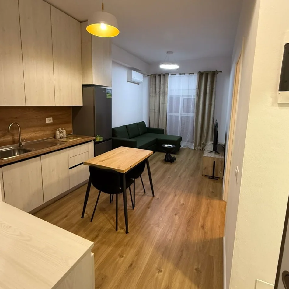 Tirane, jepet me qera 1+1+Ballkon Kati 3, 50 m² 400 € (Kaimi, Ali Demi)