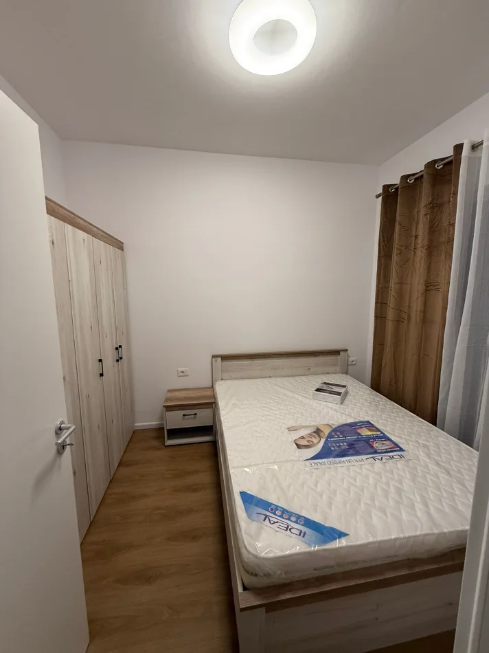 Tirane, jepet me qera apartament 1+1+Ballkon Kati 5, 50 m² 400 € (Ali Demi, Kompleksi Kadiu)