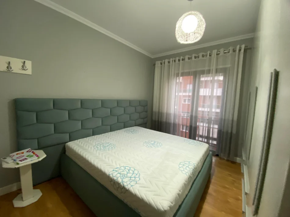 Tirane, jepet me qera apartament 3+1+Ballkon Kati 5, 113 m² 850 € (Astir)
