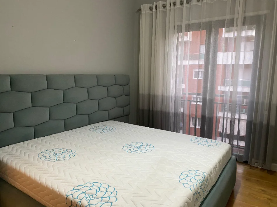 Tirane, jepet me qera apartament 3+1+Ballkon Kati 5, 113 m² 850 € (Astir)