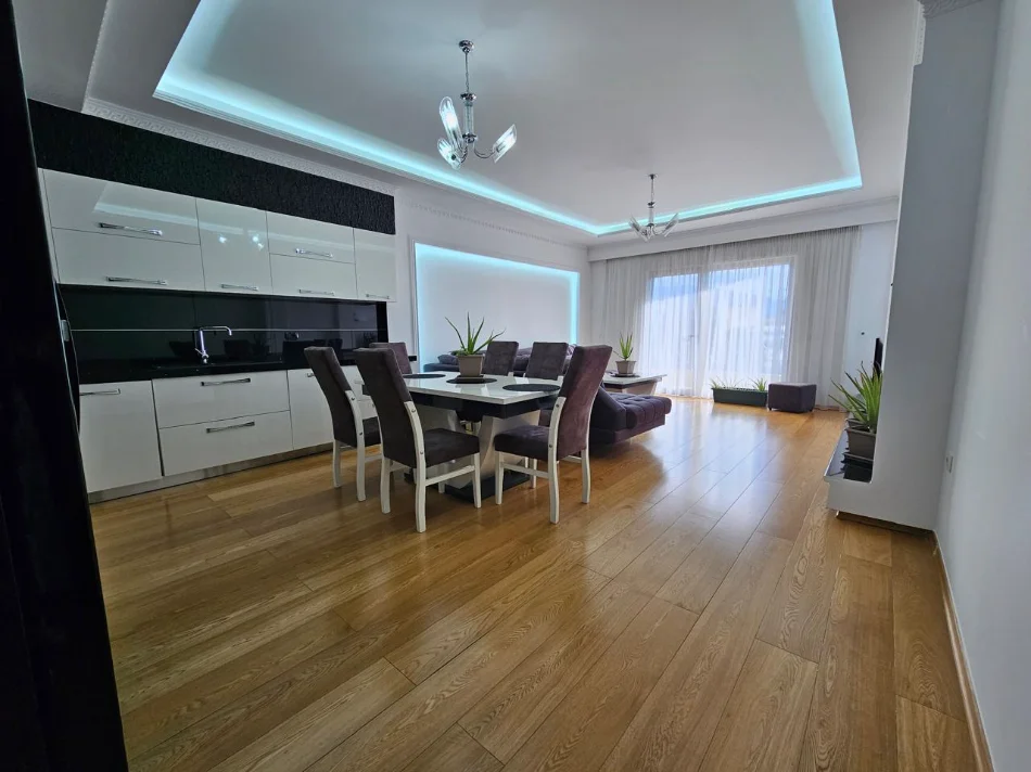 Tirane, jepet me qera apartament 2+1+Ballkon Kati 3, 120 m² 900 € (Kopshti Zoologjik)