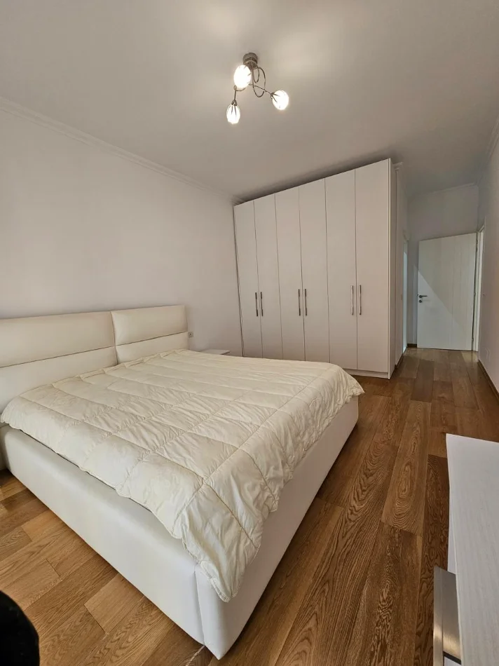 Tirane, jepet me qera apartament 2+1+Ballkon Kati 3, 120 m² 900 € (Kopshti Zoologjik)