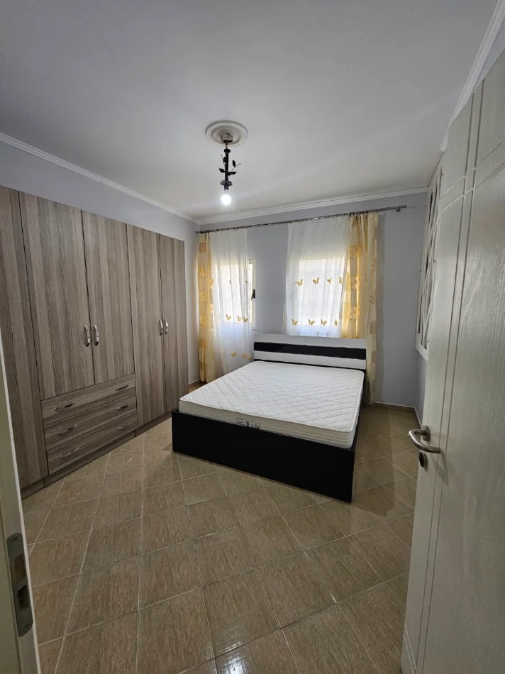 Tirane, jepet me qera apartament 1+1+Ballkon Kati 3, 70 m² 550 €