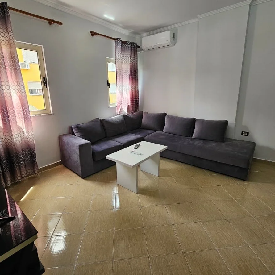Tirane, jepet me qera apartament 1+1+Ballkon , 70 m² 550 € (Komuna e Parisit)