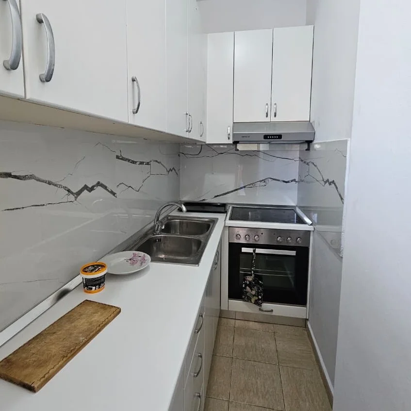 Tirane, jepet me qera apartament 1+1+Ballkon , 70 m² 550 € (Komuna e Parisit)