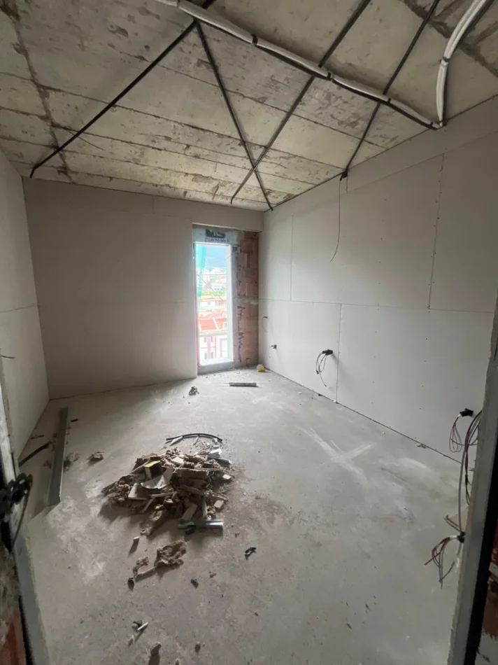 Tirane, shitet apartament 2+1+Ballkon Kati 6, 108 m² 172.800 € (Rrethi i Klanit)