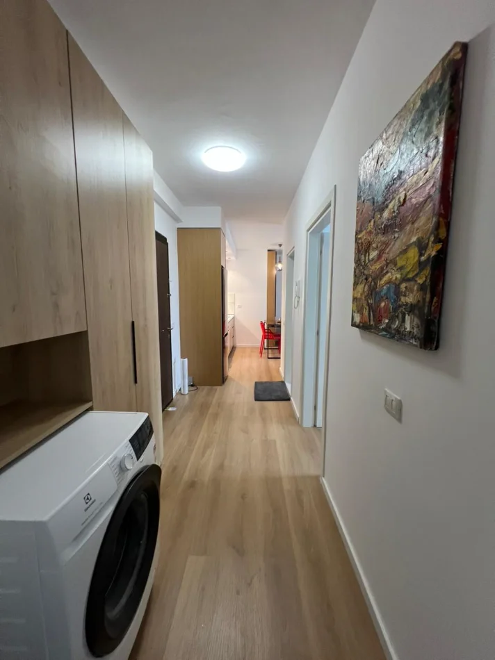 Tirane, shitet apartament 2+1+Ballkon Kati 8, 71 m² 160.000 € (Ish Fusha e Aviacionit)