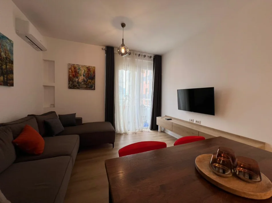 Tirane, shitet apartament 2+1+Ballkon Kati 8, 71 m² 160.000 € (Ish Fusha e Aviacionit)