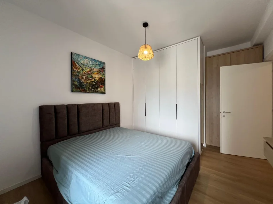 Tirane, shitet apartament 2+1+Ballkon Kati 8, 71 m² 160.000 € (Ish Fusha e Aviacionit)