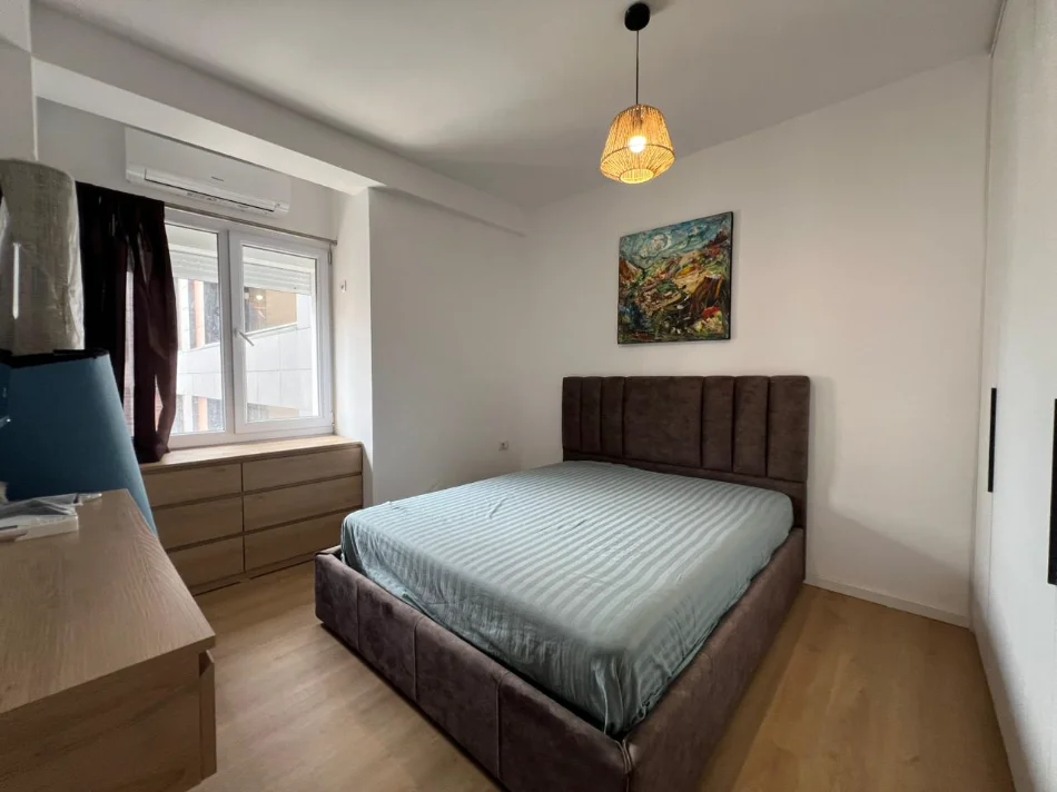 Tirane, shitet apartament 2+1+Ballkon Kati 8, 71 m² 160.000 € (Ish Fusha e Aviacionit)