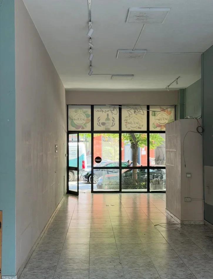 Tirane, jepet me qera ambjent biznesi Kati 0, 82 m² 803 € (Rruga Jorgo Plaku (pas Concord Center))