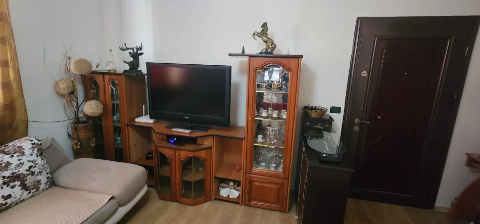 🏡 Jepet Apartament me Qera 2+1 tek Siri Kodra afer Frigoriferit me cmimin 550 Euro