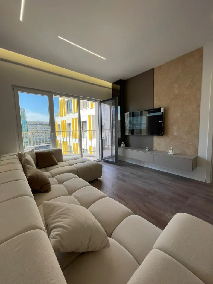 Tirane, jepet me qera apartament 2+1 , 900 € (Zogu i Zi)