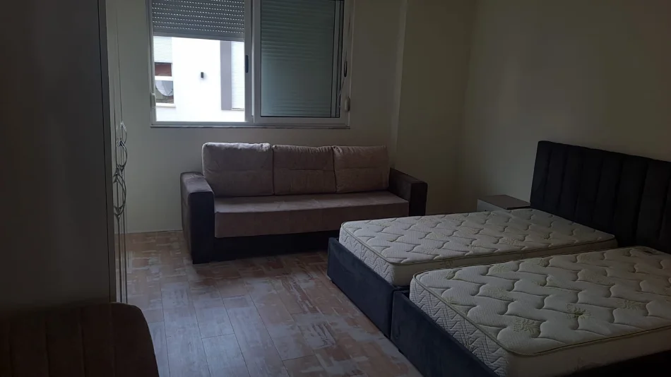 Tirane, jepet me qera apartament 2+1 Kati 2, 85 m² 550 € (Rruga Ferit Xhajko)